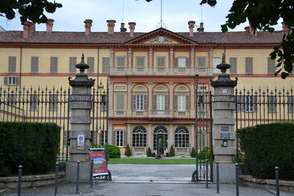 Soggiorno In Centro Storico Вимеркате Екстериор снимка