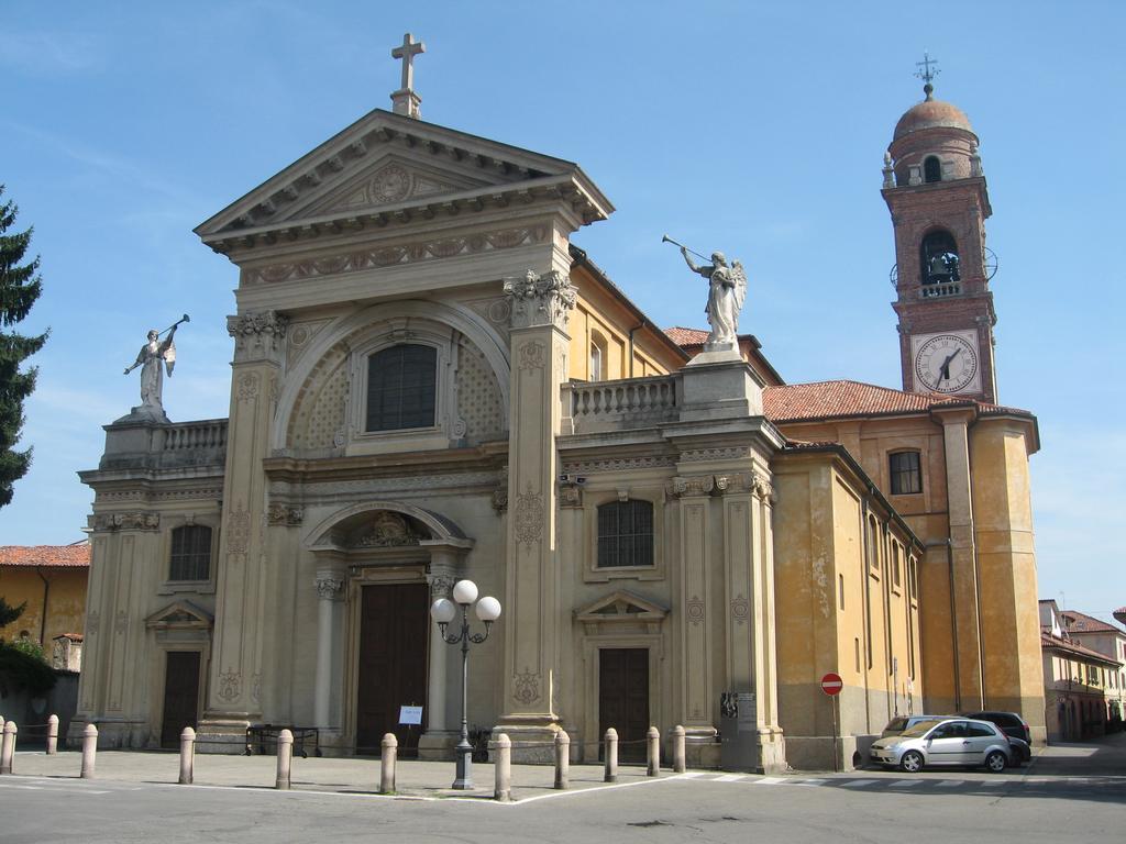 Soggiorno In Centro Storico Вимеркате Екстериор снимка